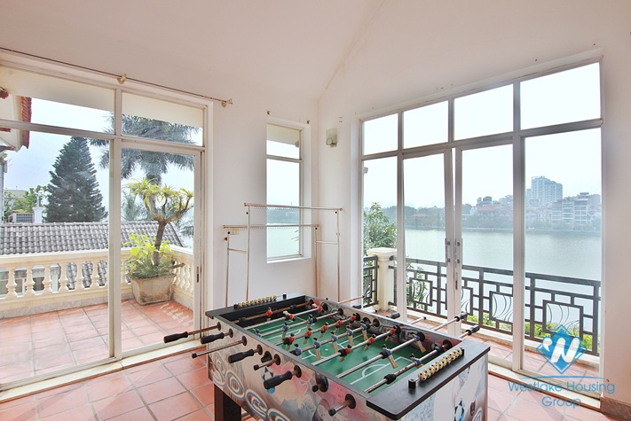 A beautiful house with lake view for rent in Tay Ho, Ha Noi